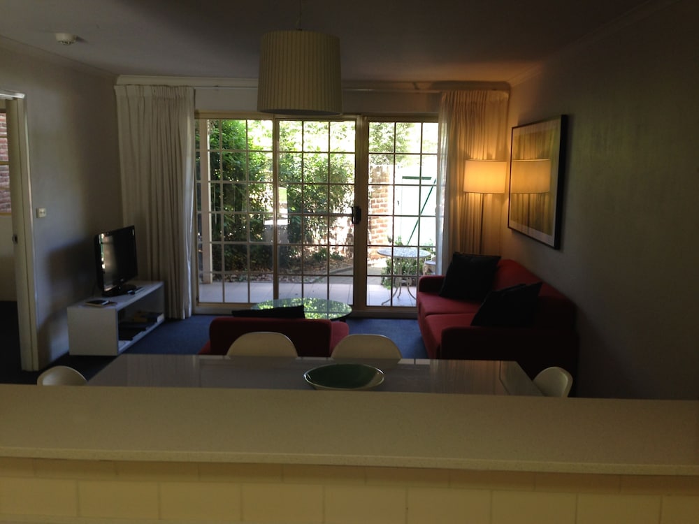 Adina Serviced Apartments Canberra Kingston 36/62
