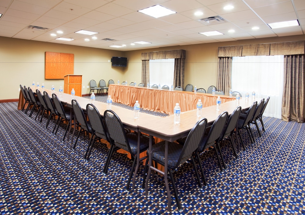 Holiday Inn Express Hotel And Suites Mount Airy 48/60