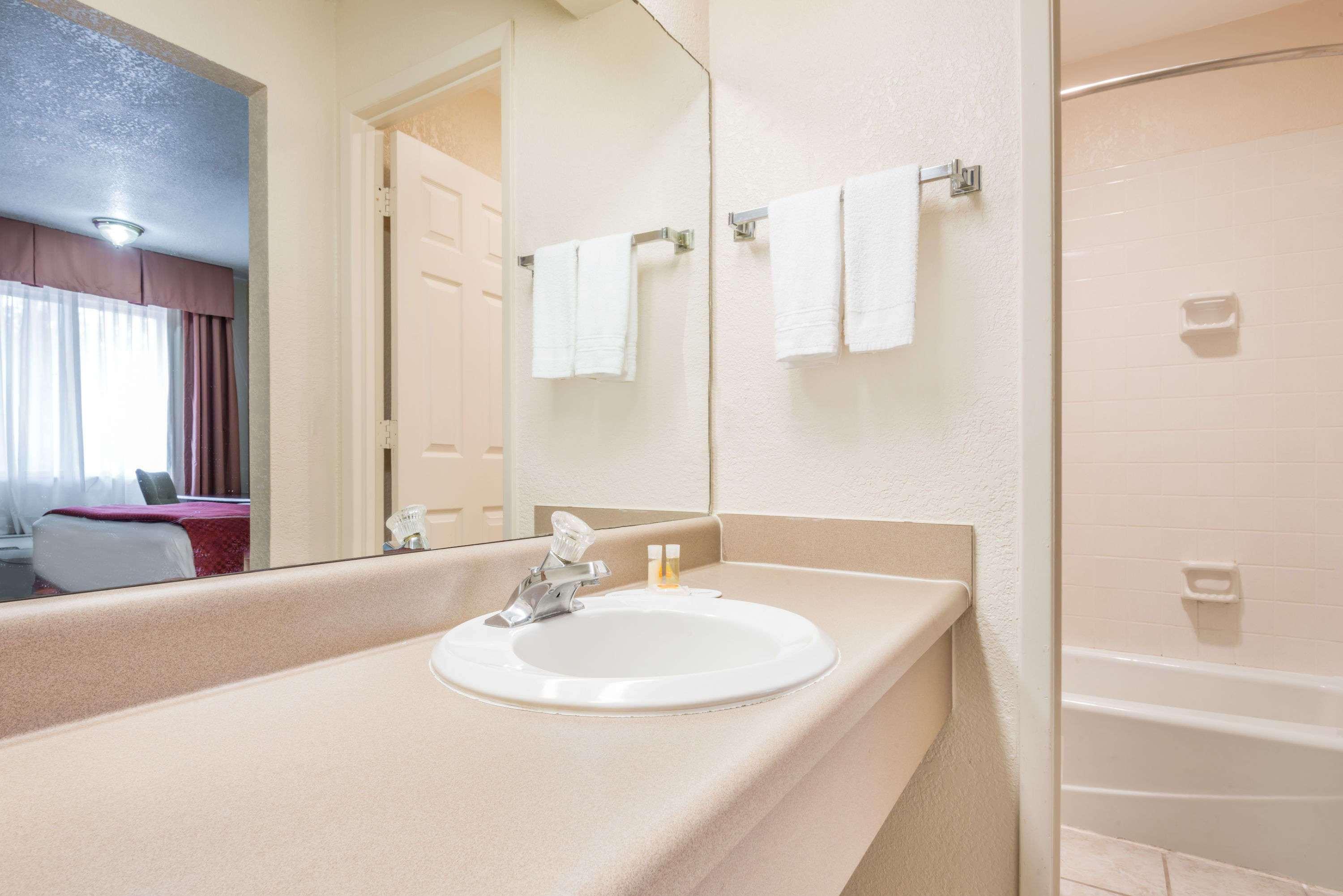 Days Inn Ottawa 13/14