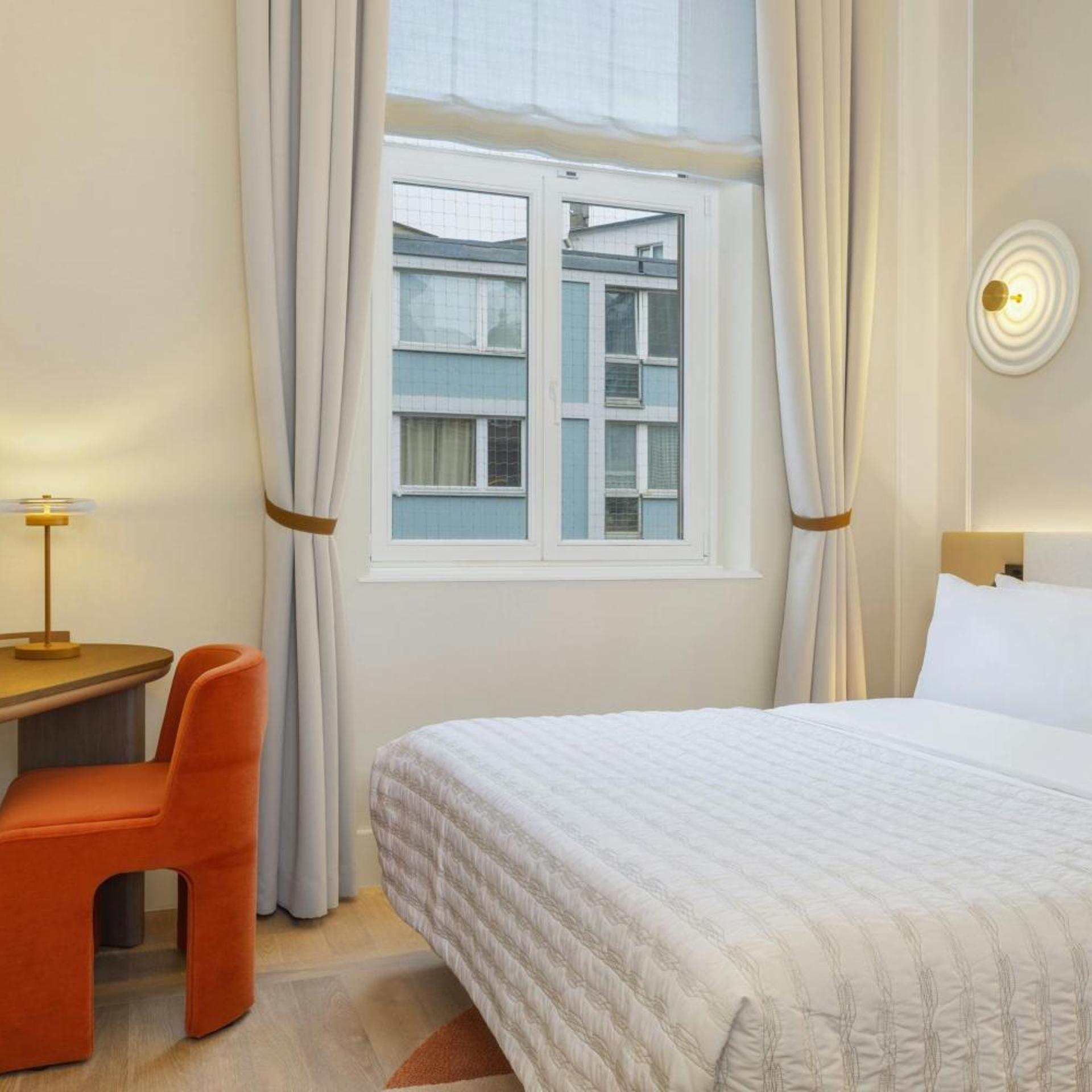 Palais, Chic, King Bed, Queen Bed