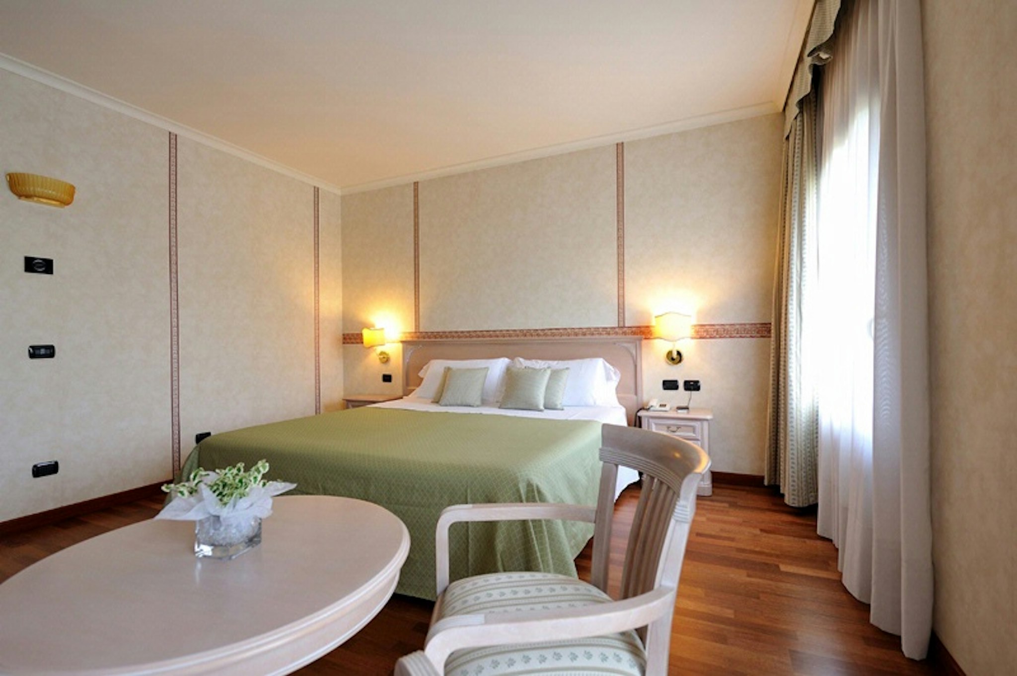 Hotel Roxy Plaza 24/81