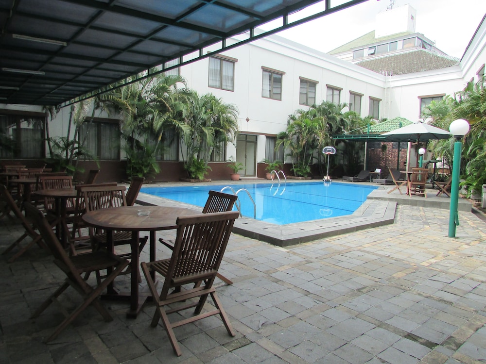 Grand Cikarang Hotel 50/50