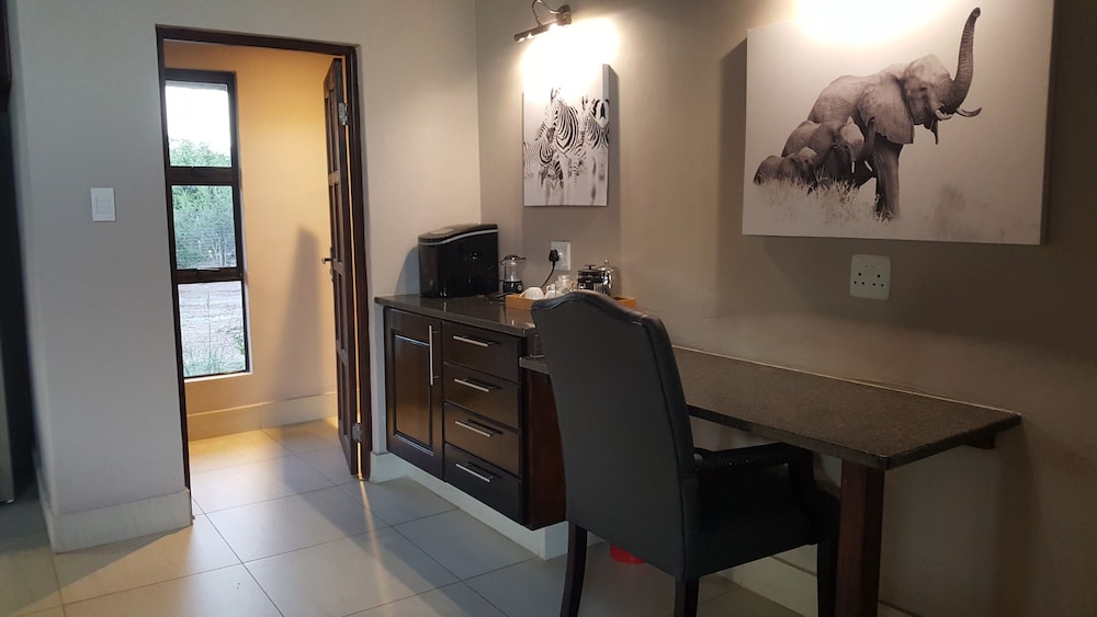 Morokolo Safari Lodge 63/82