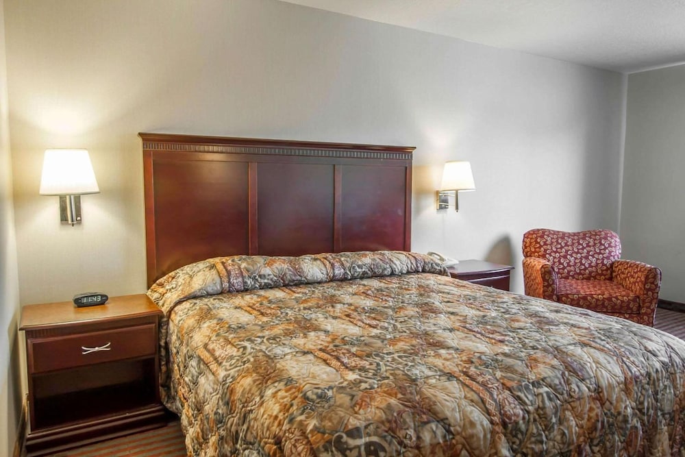 Bridgeway Inn & Suites Sublimity 17/41