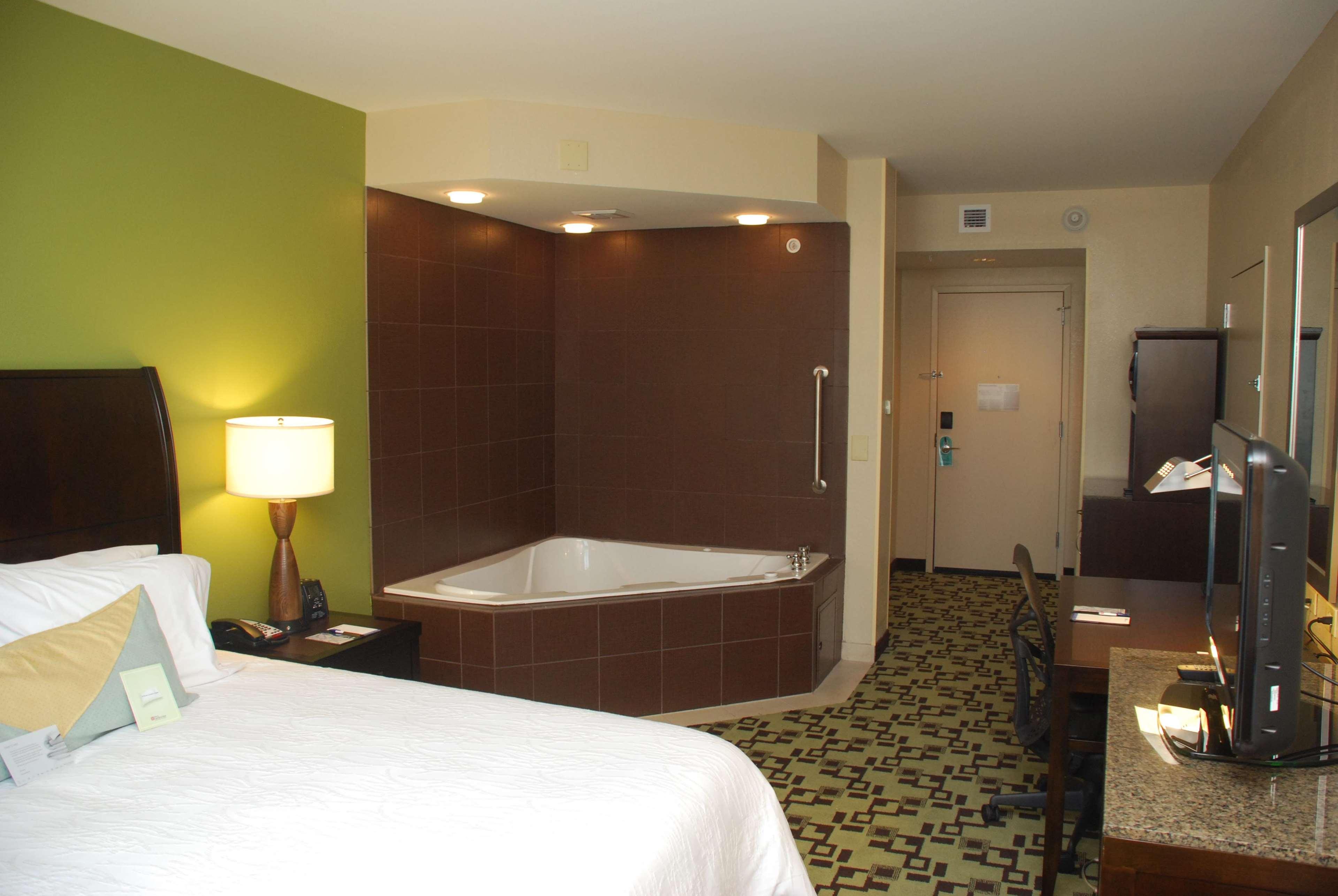 JUNIOR SUITE, KING BED
