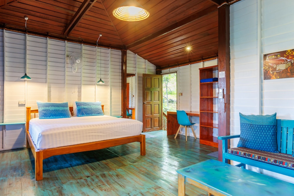 ROMANTIC, STUDIO, SEA VIEW