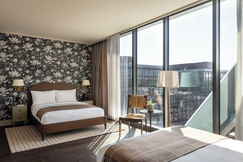 ROOM, 2 QUEEN BEDS, PLAZA VIEW
