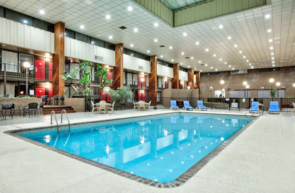 Ramada by Wyndham Diamondhead I-10/Gulfport 32/47