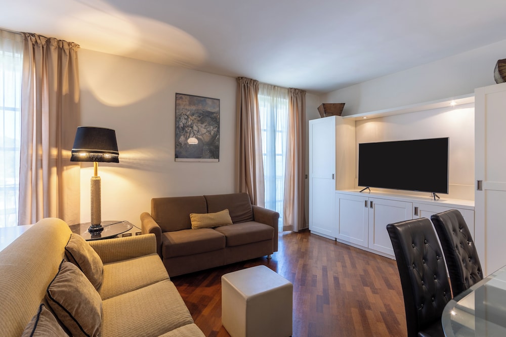 Residence Hotel Antico Verbano 44/56