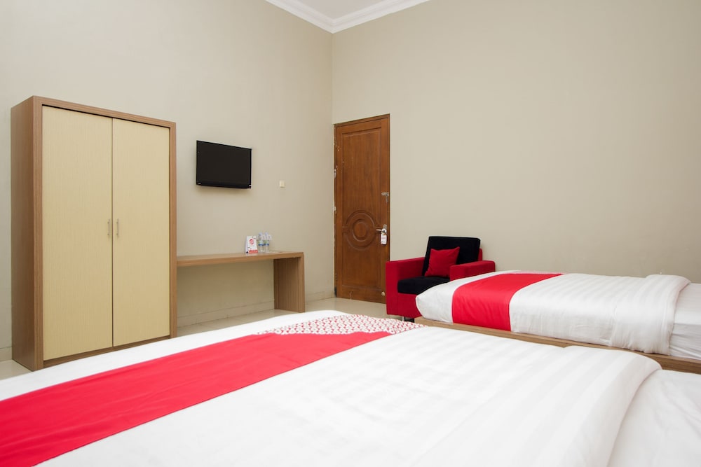 Collection O 1061 Aliya Homestay 12/41