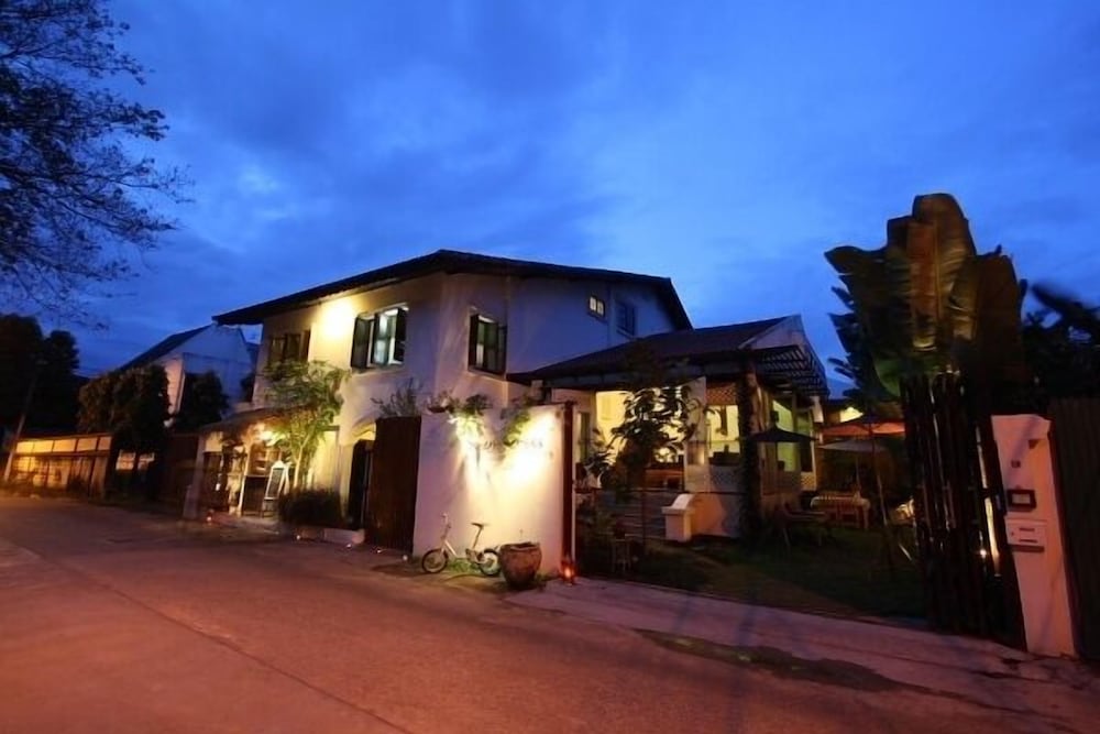 Seven Senses Guesthouse 5/74