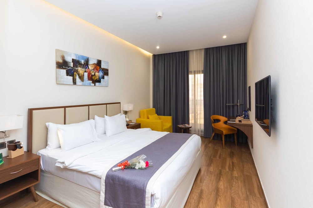 EXECUTIVE, DOUBLE OR TWIN BED
