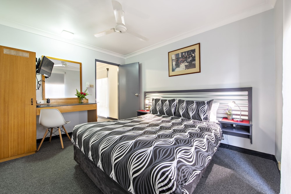 2 Rooms, Family Suite, 2 Double and Twin Beds