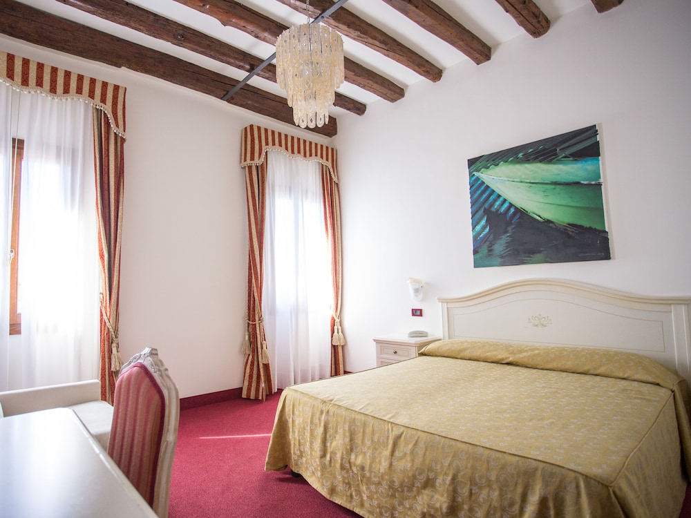 Hotel Ca Lucrezia 18/50