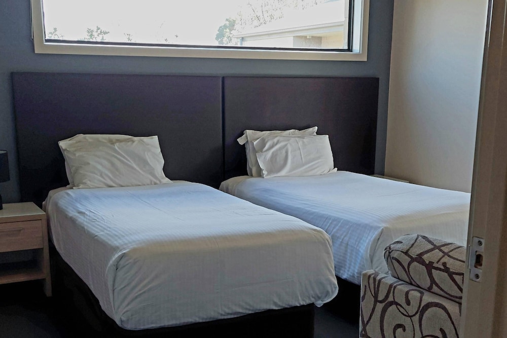 غرفة بسريرين منفصلين، Quality Hotel Point Cook 3/7