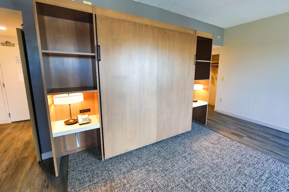 Hilton Garden Inn Savannah Historic District 18/54