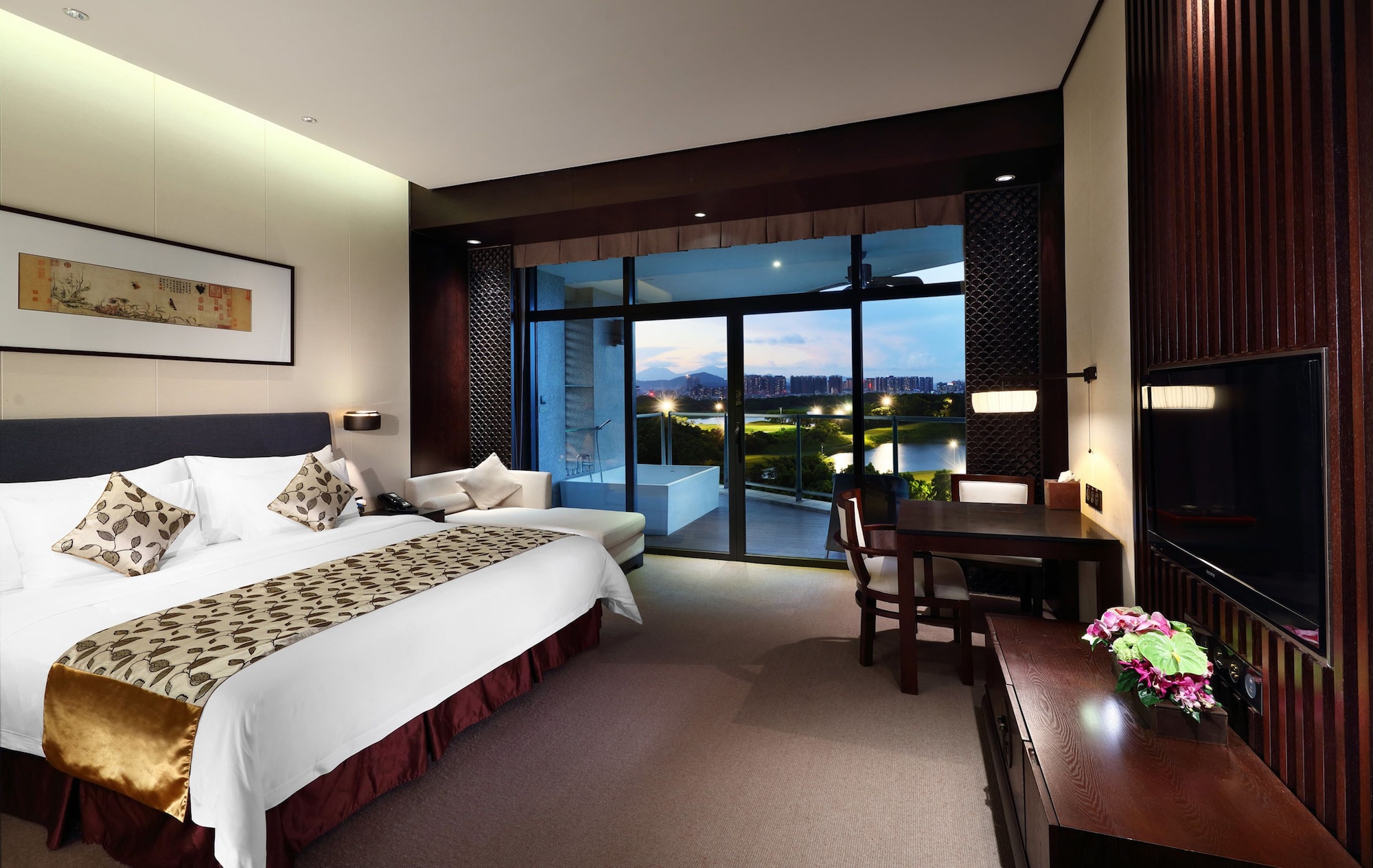 Executive, Suite, King Bed, Golf Course View, Balcony