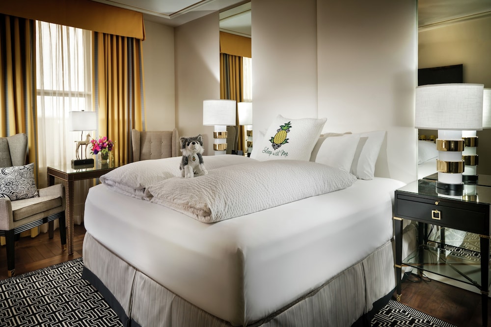 CELEBRITY, KING BED