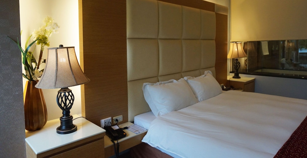 River Forest Resort Hotel 17/76