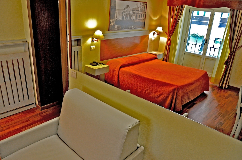 Hotel Rio 8/24