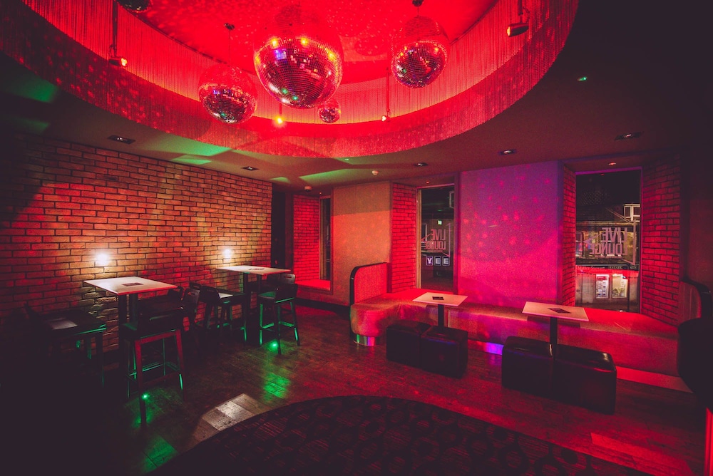 The Commercial Hotel 43/45