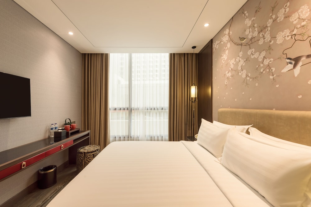 SUPERIOR, QUEEN BED