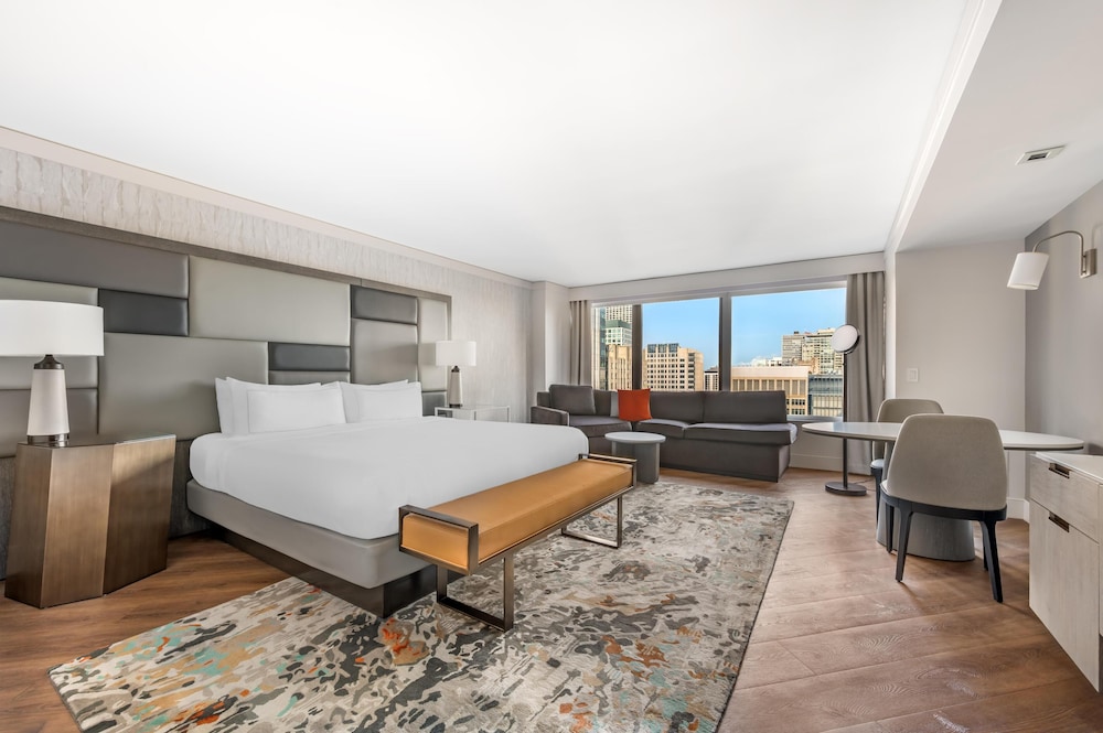PREMIER, STUDIO, KING BED