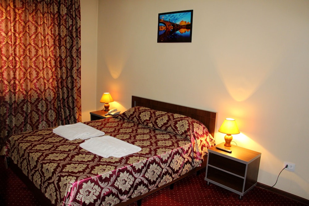 Rohat Hotel 9/43