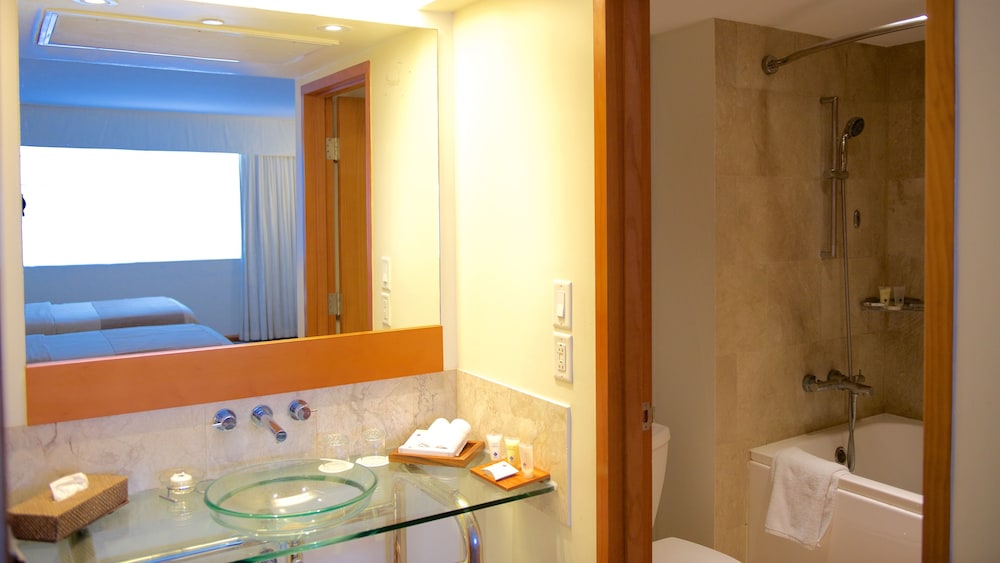 Crowne Plaza Resort Guam 40/95