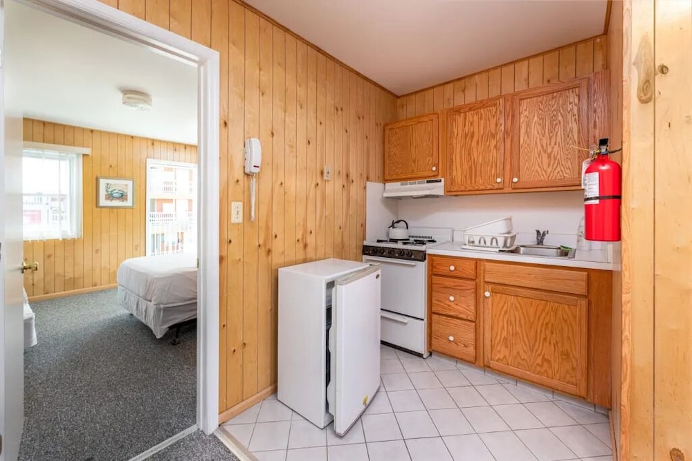 Boardwalk Sand & Surf Inn Oceanfront 10/55