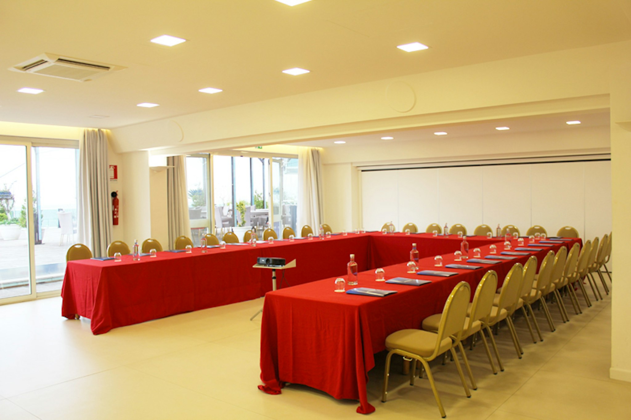 Mediterranea Hotel And Convention Center 21/28
