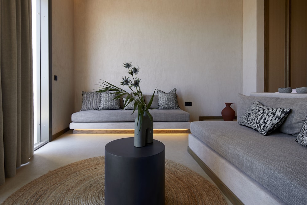 North Santorini Luxury Spa Hotel 37/50