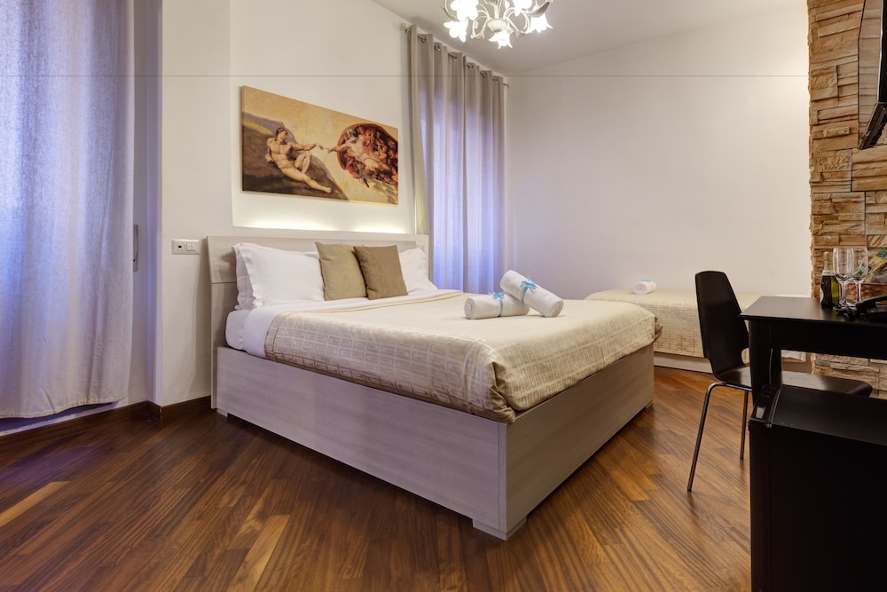 ROOM, TRIPLE