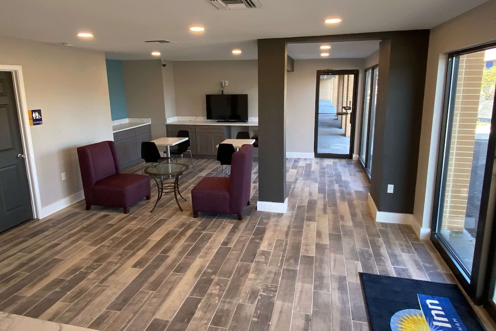 Days Inn by Wyndham Newnan 31/43