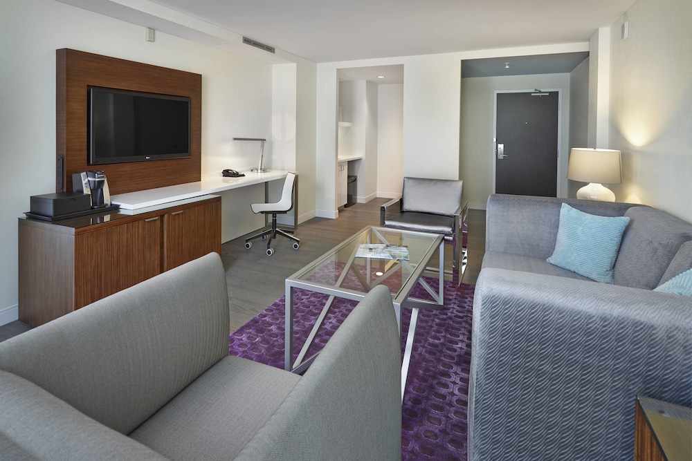 RENAISSANCE EDMONTON AIRPORT HOTEL 27/44