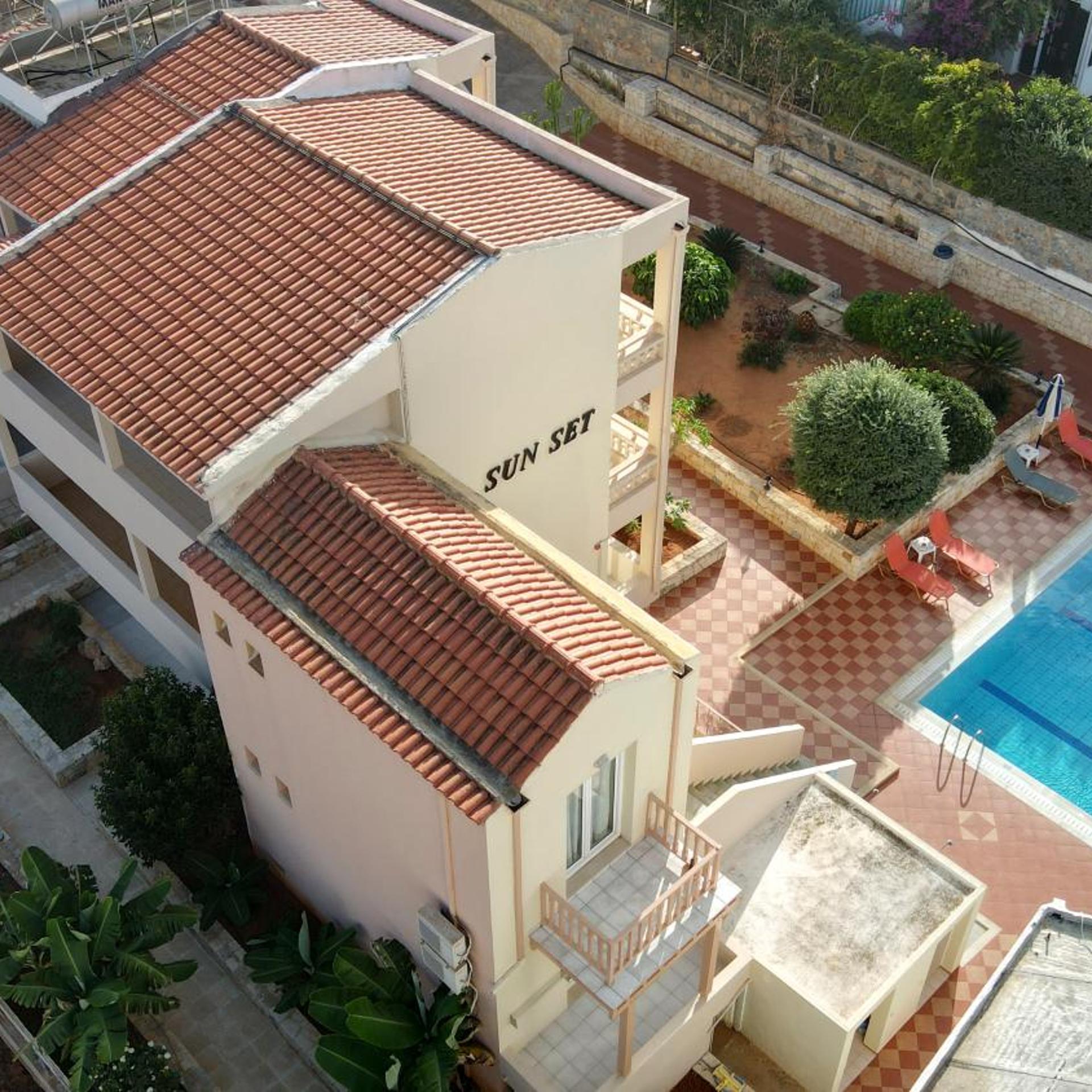 Sunset Studios Apartments 2/50
