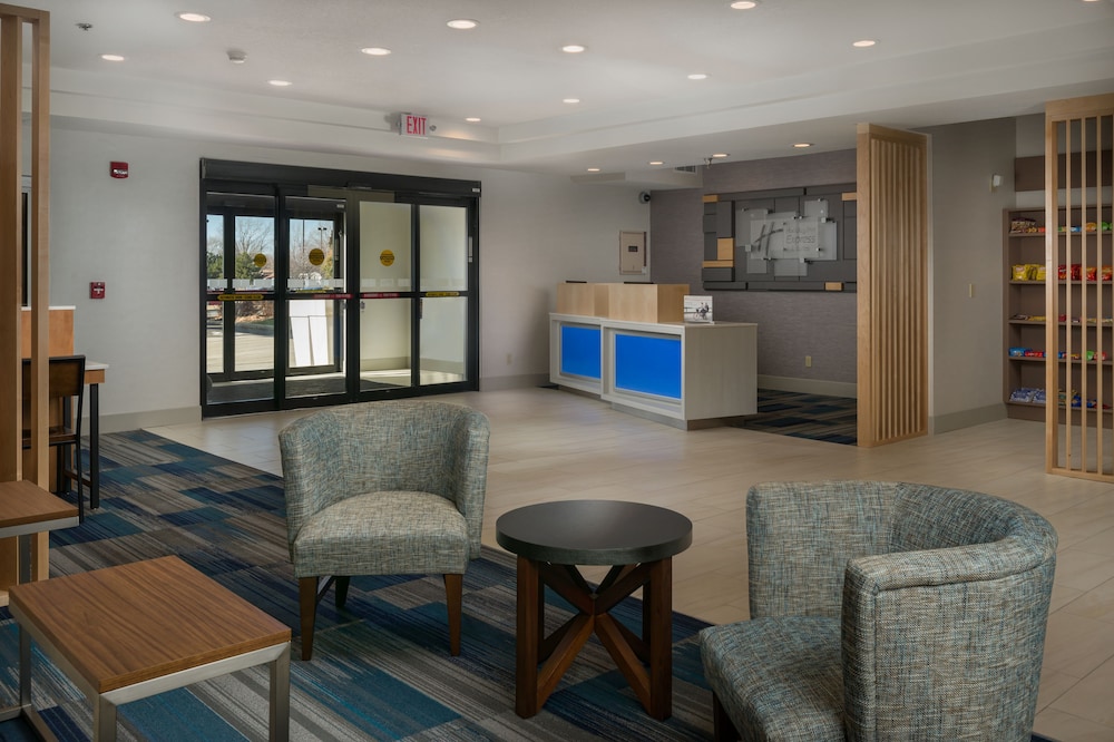 Holiday Inn Express Hotel And Suites Lawrence 32/48