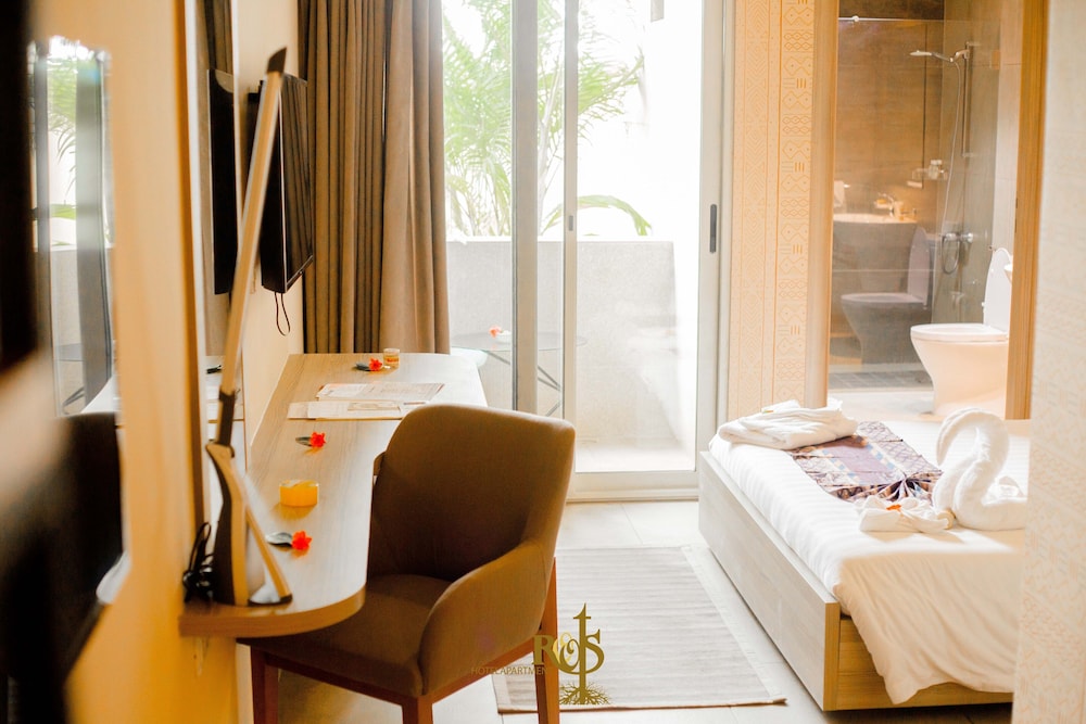 Roots Hotel Apartment 18/39