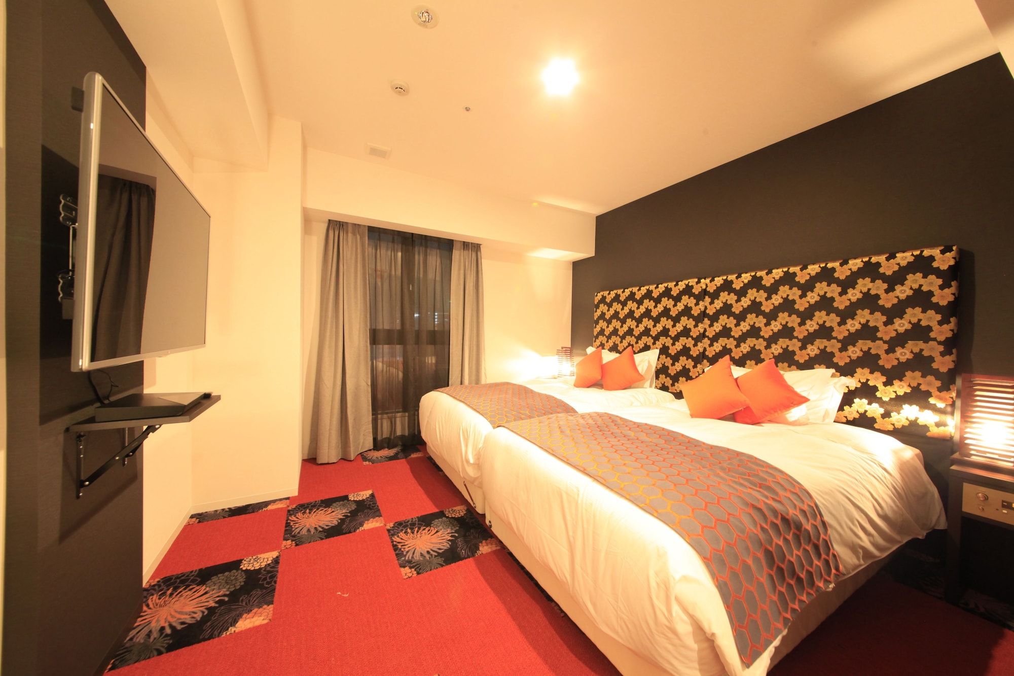 SEMI ROOM, STANDARD, 2 SEMI DOUBLE BEDS