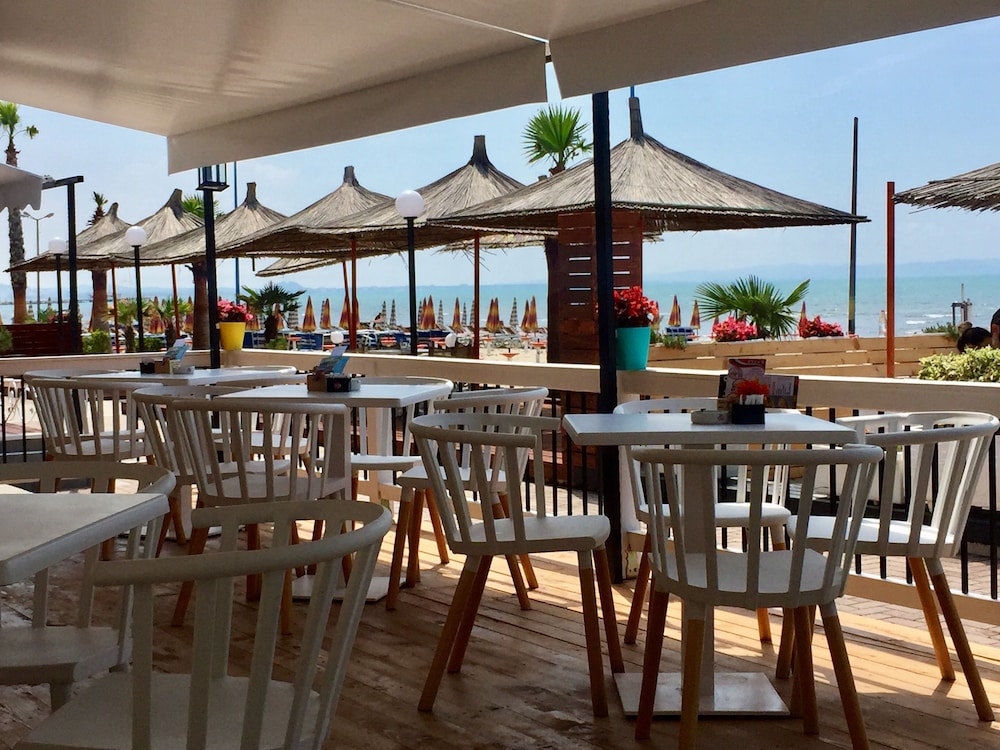 Sunrise Hotel Cameria 26/50