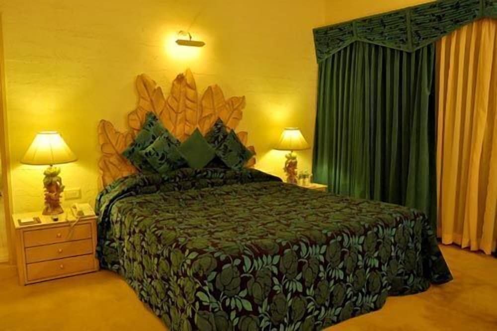 GOLDEN PALMS SPA 7/28