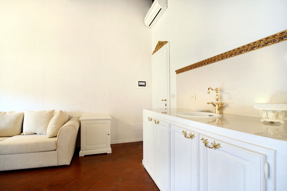 PALAZZO TOLOMEI RESIDENZA D'EPOCA 30/50
