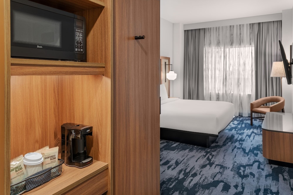 Fairfield by Marriott Inn & Suites Austin Downtown 50/50