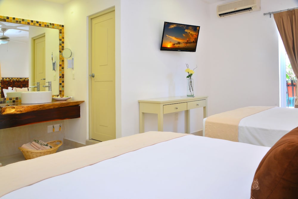 Unic Design Hotel 12/50