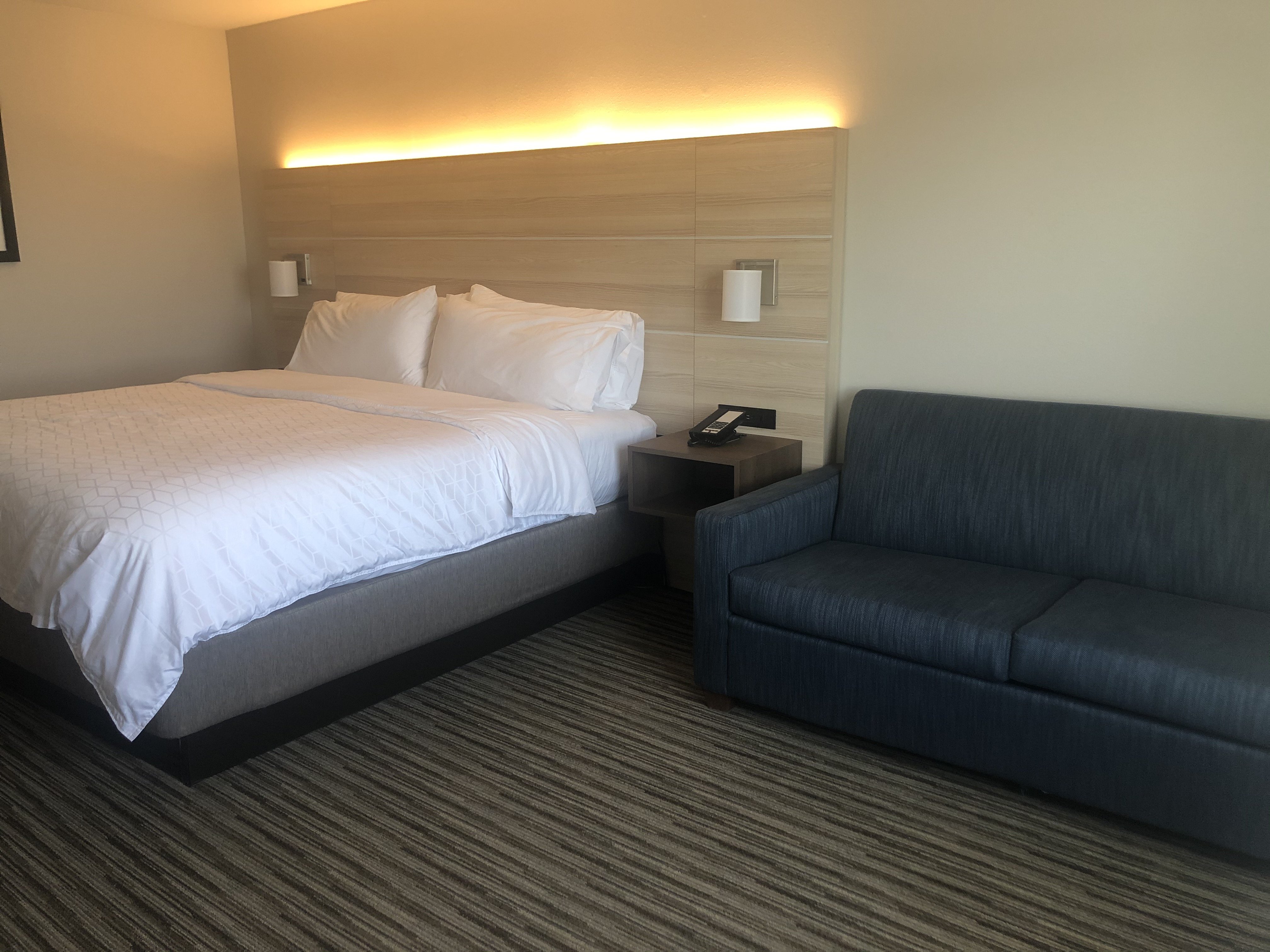 Holiday Inn Express Hillsboro I-35 12/69
