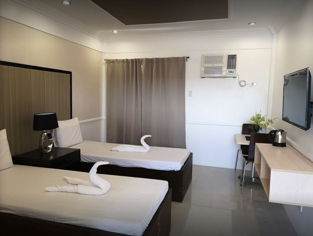 S&M Hotel 14/38