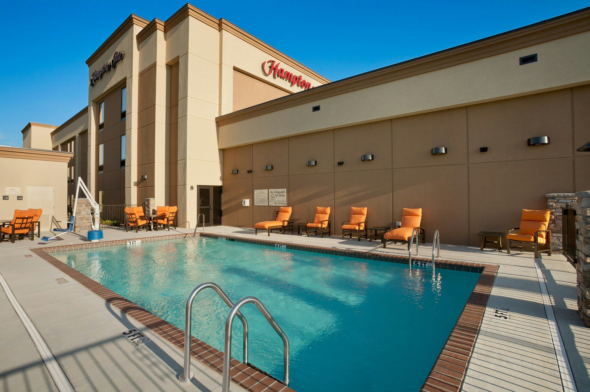 Hampton Inn Magnolia 7/33