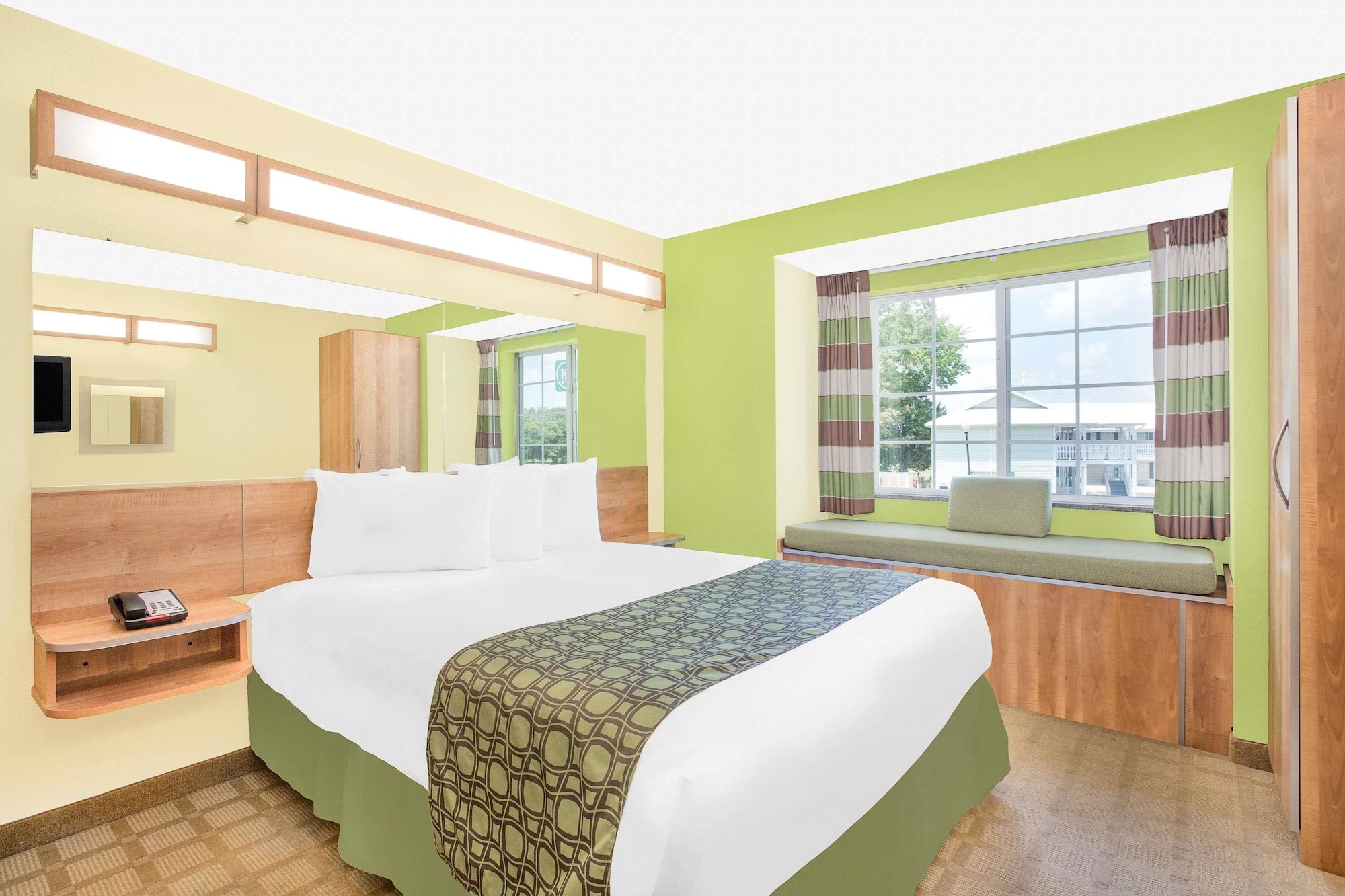 غرفة بسرير كوين لذوي الإعاقة، Microtel Inn Suites By Wyndham Tuscumbia Muscle Shoals 5/9