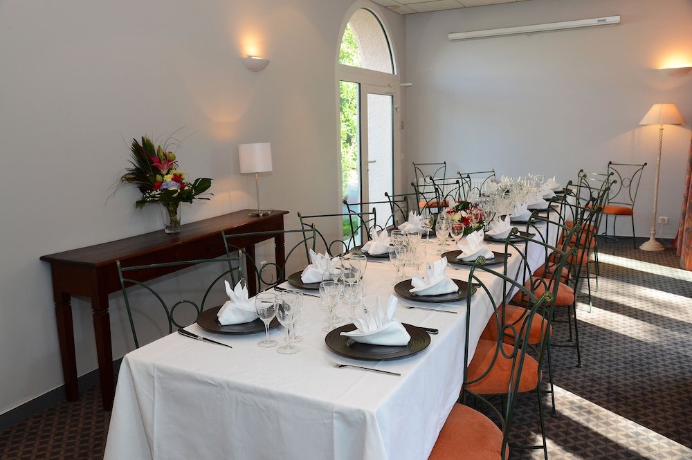 Clos St Eloi, The Originals Relais 40/51