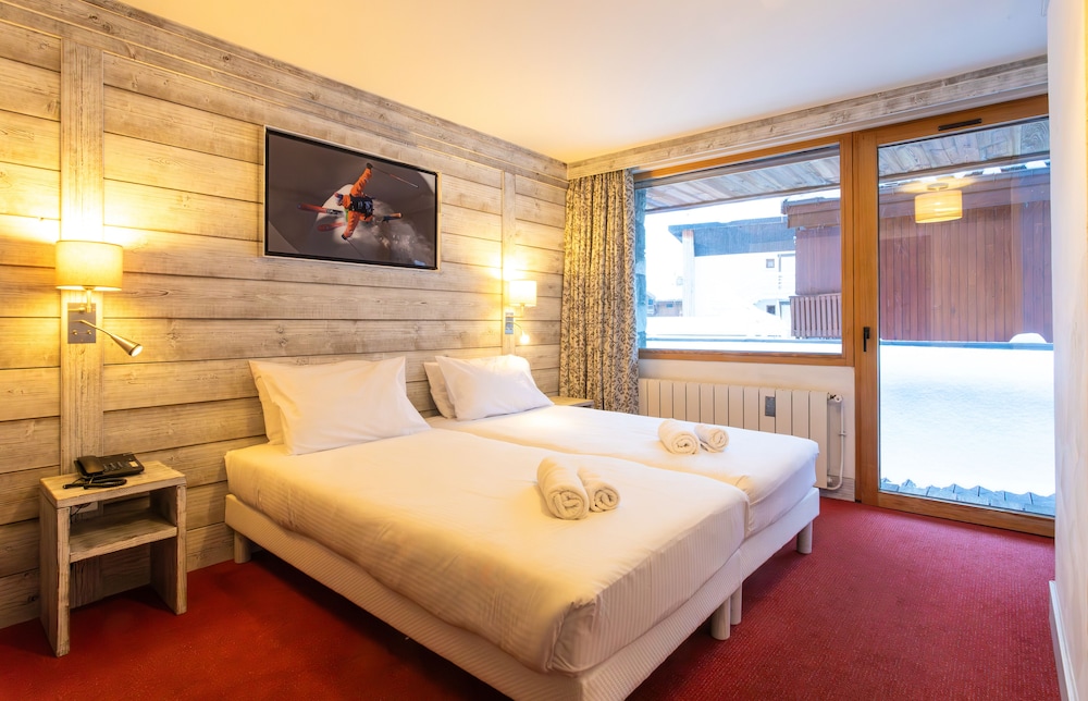 Aiguille Percee Hotel Restaurant 16/74